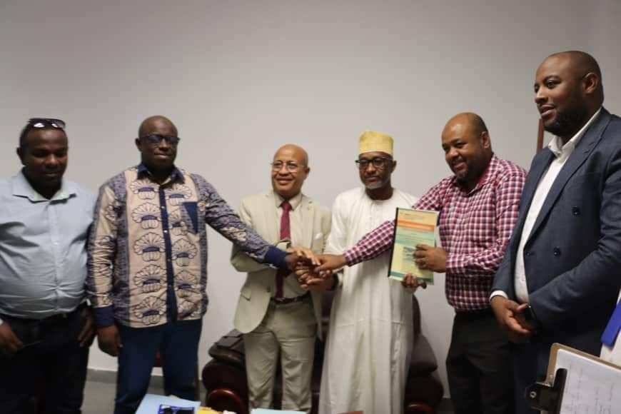image Remise des clefs à la FFC par le ministère des sports
